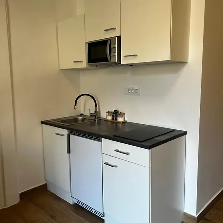 Square Apartment *