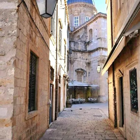 Square Apartment