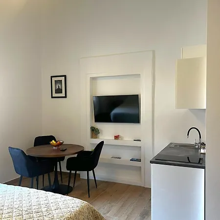 Square Apartment