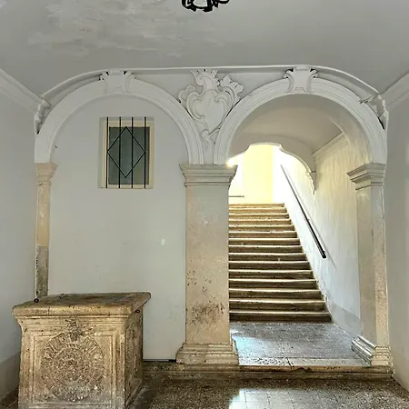 Square Ντουμπρόβνικ