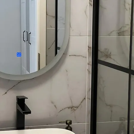 Square Apartment